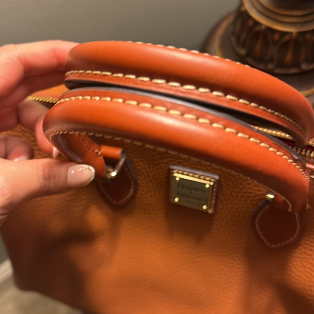 Beautiful 😍 Dooney & Bourke leather bag 💼 - Picture 4 of 11
